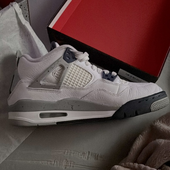 Midnight Navy Jordan 4